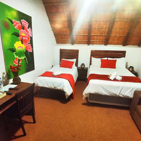 Libra Lodge Sandton Extérieur photo