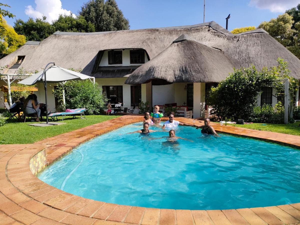 Libra Lodge Sandton Extérieur photo