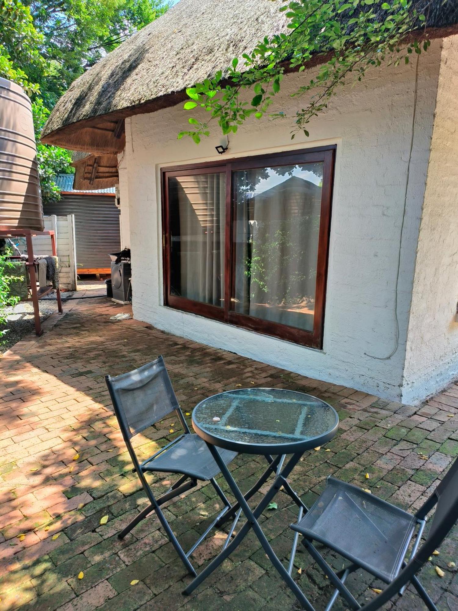 Libra Lodge Sandton Extérieur photo